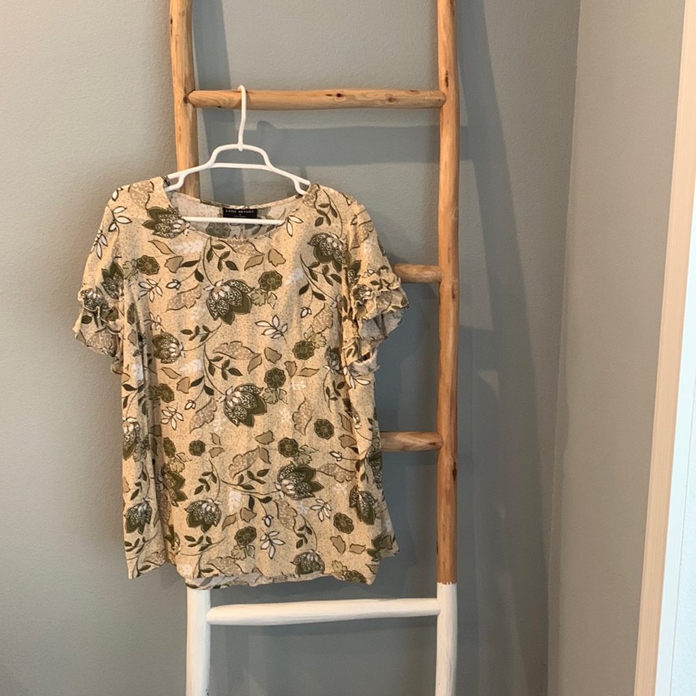 Lane Bryant Size 18 green and crème floral short sleeve